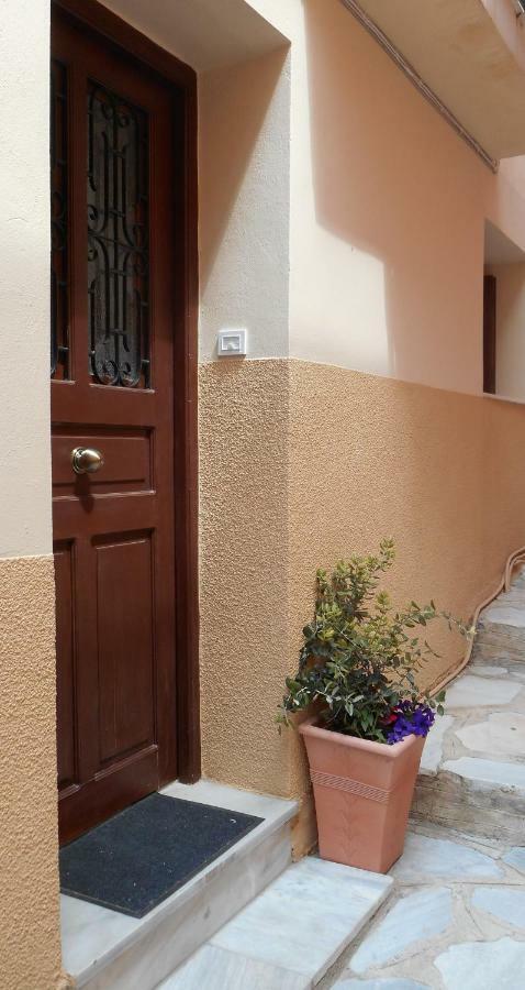 Elegant And Comfortable Apartment In The City Center Ermoupoli Esterno foto